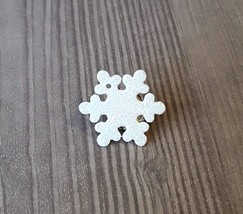 Christmas Holiday Plastic Lapel Hat Pin - White Snowflake - £3.02 GBP