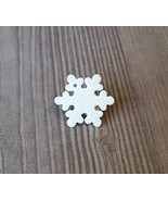 Christmas Holiday Plastic Lapel Hat Pin - White Snowflake - €3,41 EUR