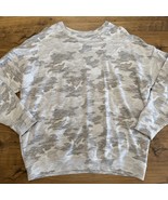 Athleta Pure Luxe Sweatshirt Women&#39;s Size Medium Gray Camo Athletic - $544.14 MXN