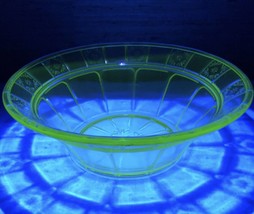 Uranium Depression Glass Bowl Doric Green by Jeannette Vintage Glows 1930s 8.5”W - £19.29 GBP