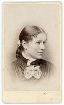 CIRCA 1880&#39;S CDV Beautiful Young Woman With Bow in Hair Ely Oshkosh, WI - £7.49 GBP