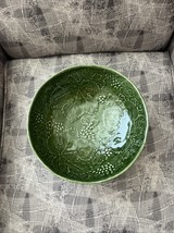 Olfaire Portugal Majolica Green Grape Leaf Strawberry Serving Bowl 10 3/... - $1,384.15 MXN