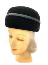 VINTAGE HAT BLACK Velvet PILLBOX BOW ON TOP  Women 1950s Cocktail Church - $27.67