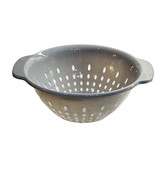 Greenbrier Colador De Plastico Gris  De 11 Pulgadas De Diametro - $219.71 MXN