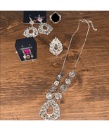 Paparazzi Silver and Black Necklace with Ornate Design - $20.39 CAD