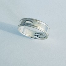Solid 925 Sterling Silver Band Ring Top &amp; Bottom Grooves Polished Middle Unisex - £9.59 GBP