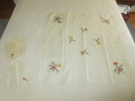NEW RICAMO FIORENTINO EMBROIDERED  33&quot; x 34 1/2&quot; Tablecloth &amp; (6) 8&quot; Sq.... - £9.59 GBP