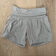 Nike Women&#39;s ACE 5&quot; Loose Training Yoga Shorts Grey XS NEW - $19.99