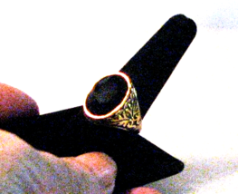 Vtg. Lg Natural. Cabochon Cushion Cut Black Onyx Gemstone in Brass Ring Sz 10.5 - £15.45 GBP