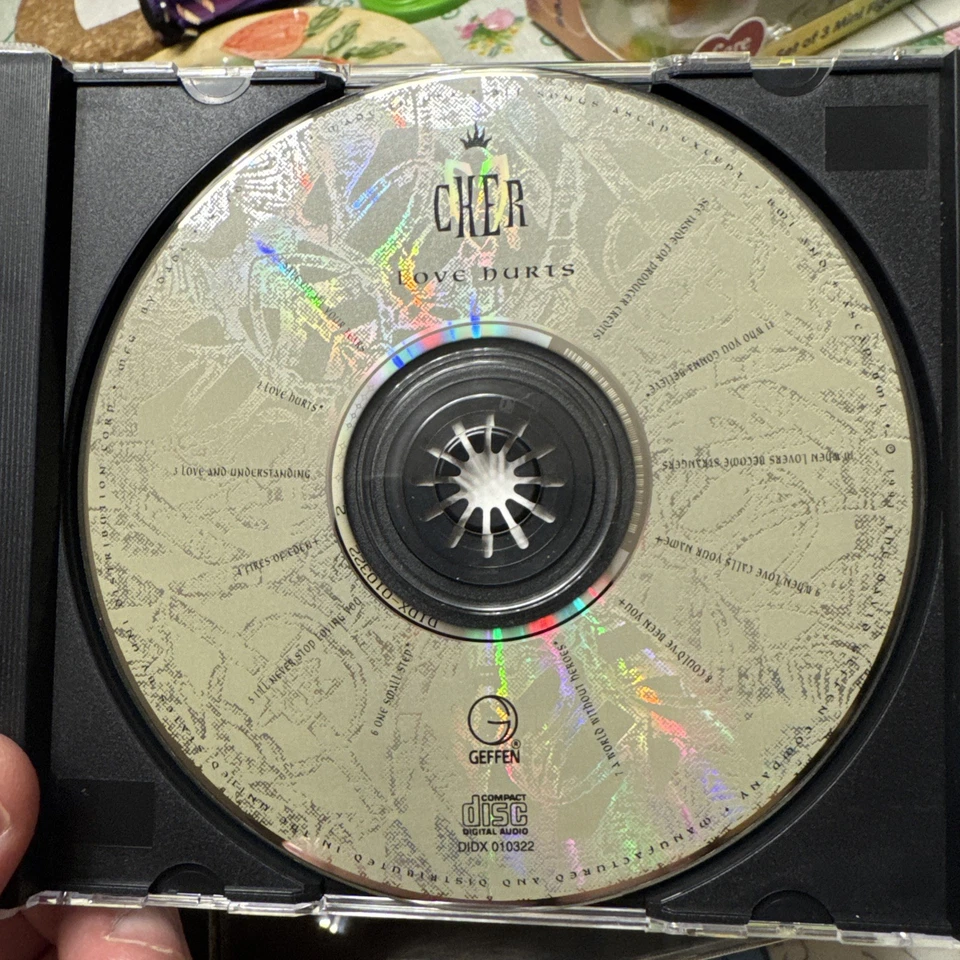 Cher Love Hurts ( CD) - $0.00 MXN