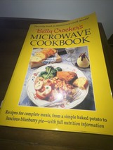 Betty Crocker&#39;s Microwave Cookbook - Paperback By Crocker, Betty - 1990 - £2.35 GBP