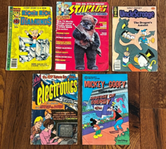 Comic Book Lot of 5 Assorted Vintage Comics Richie Rich, Starlog, Uncle ... - $13.54