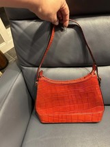 El Portal Red Croc Embosed  Leather Shoulder Bag - $836.24 MXN