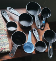 Lot of 8 Measuring Cups Kitchen Cooking Baking Gardening Measure Stuff - £11.73 GBP