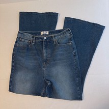 We the Free Crvy High Rise Mom Jean Bell Bottom Denim Blue Jeans Womens 32 - $34.99