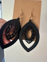 Wooden Earrings BLACK - $110.48 MXN