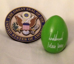 2 TRUMP = WHITE HOUSE EASTER EGG Green 2018 &amp; EAGLE SEAL MAGNET PRESIDEN... - £11.18 GBP