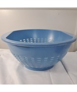 ARROW USA blue Colander Strainer Plastic Footed pastel dusty blue Vintage - $456.16 MXN