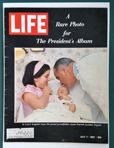 Life Magazine July 7, 1967 - A Rare Photo for the President&#39;s Album - £5.24 GBP