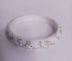 Vintage Plastic White Goldtone Floral Bracelet  6&quot; - $5.94