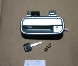 98 99 00 01 02 4RUNNER Silver Exterior Driver Left Front Door Handle  + Key Bolt - $48.02