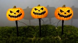 Halloween Jack-O&#39;-Lantern Sidewalk Markers 3 pc Set Eerie Flashing Lights Sounds - £34.44 GBP