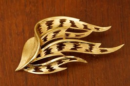 Vintage Costume Jewelry TRIFARI Gold Tone Metal Abstract Leaf Brooch Pin - £22.87 GBP
