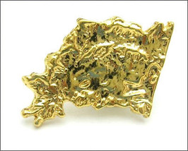 Tie Tack Vintage Montana Treasure Casting Goldtone Lapel Pin On Card 1 1/8&quot; - £16.27 GBP