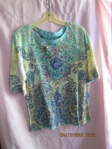 Tee Shirt With Geometric Greens Multicolor Size L - $10.00