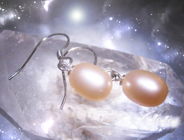 Pearl earrings thumb200