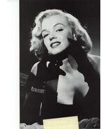 Bracciale In Strass Del Costume Personale Di Marilyn Monroe - $6,625,335.21 MXN