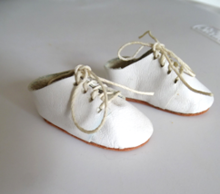 Modern &amp; Vintage White Leather Tie Shoes for Medium Size Doll - £10.26 GBP