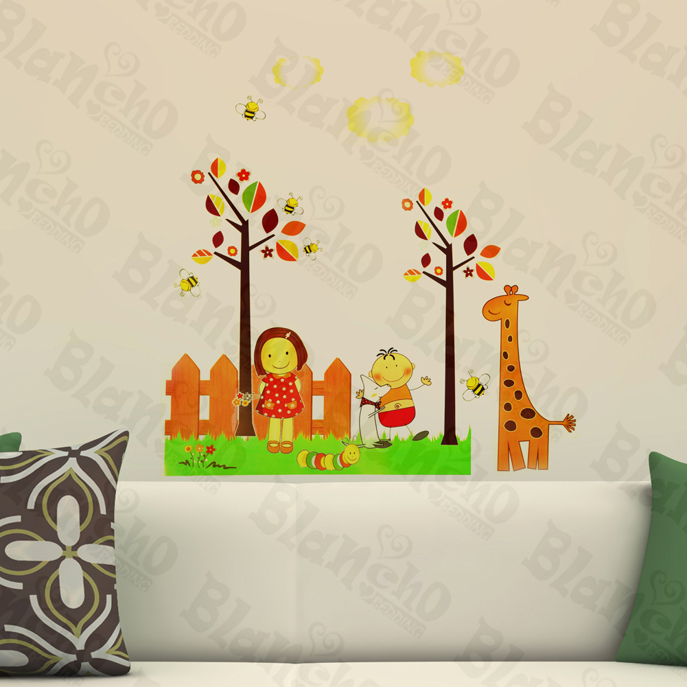 Giraffe And Bee - Wall Decals Stickers Appliques Home D?cor