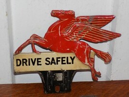 Vintage Mobil Pegasus Drive Safely Metal Plate Topper - $4,613.39 MXN