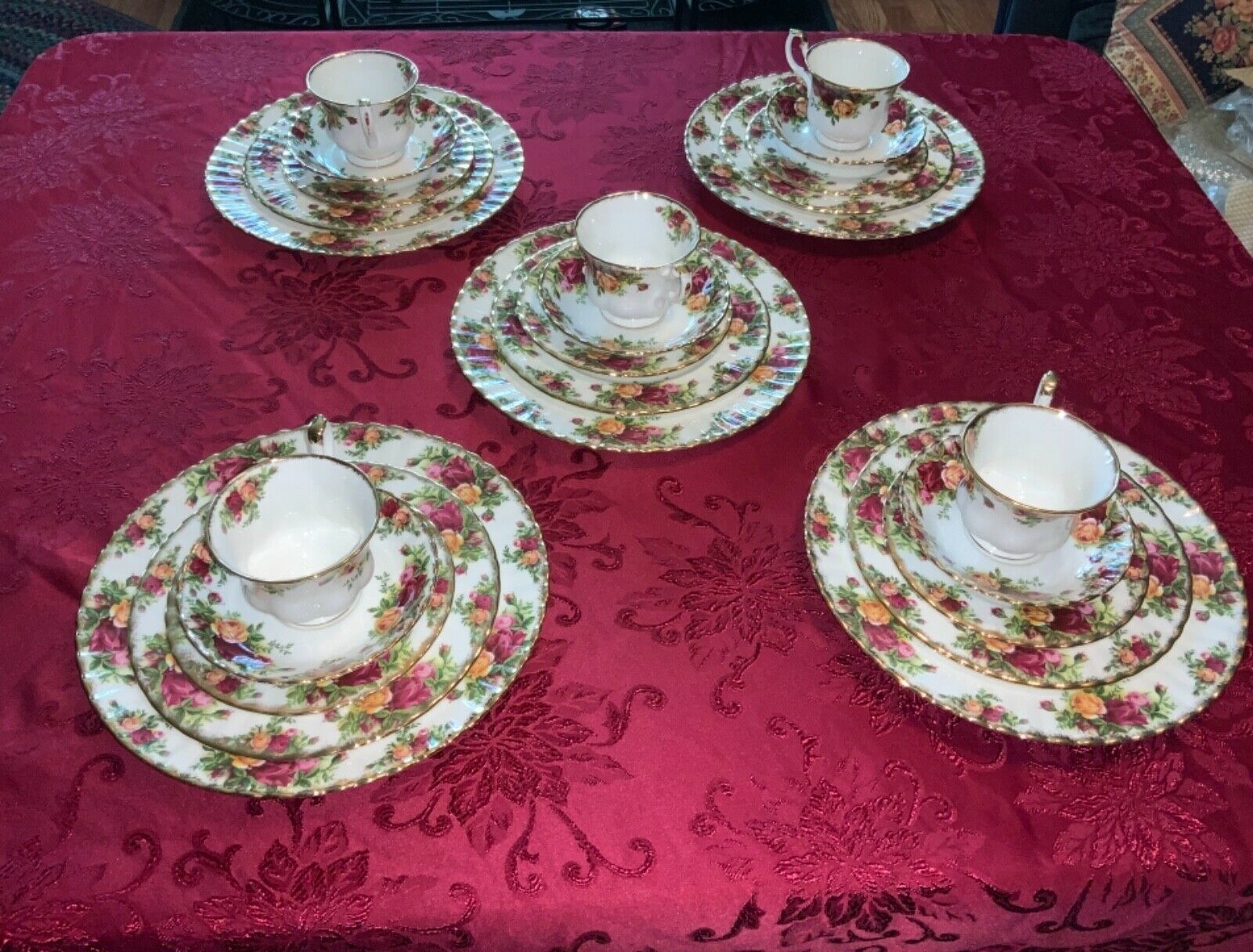 Primary image for 1962 Royal Albert Old Country Roses Fine China Dinnerware 5 Place Settings 