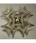 BEAUTIFUL 1950&#39;S CROWN TRIFARI GOLD TONE LAYERED MALTESE CROSS BROOCH PIN - $1,011.92 MXN