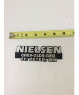 NIELSEN CHEV-OLDS-GEO ST PETERS MN Vintage Car Dealer Plastic Emblem Bad... - €26,05 EUR