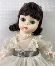 Madame Alexander Scarlett Doll Brunette Green Eyes White Dress Box Tag Stand 425 - £15.56 GBP