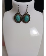 Silvertone Turquoise Oval Pierced Earrings Dangle 1&quot; - $253.04 MXN