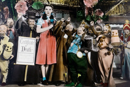 Judy Garland As Dorothy Gale With The Munchkins The Wizard Of Oz 11x17 Poster - £10.38 GBP