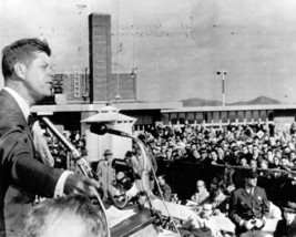 Senator John F. Kennedy campaigns at La Crosse Wisconsin airport New 8x10 Photo - £6.92 GBP