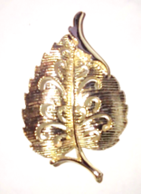 Vintage Signed Gerry&#39;s Gold Tone Leaf Brooch Pin 2&quot; - £7.52 GBP