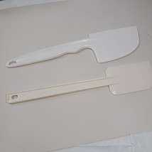 Cuisinart set 2 Nylon Spatula Bowl Scraper made Japan off white almond D... - $460.26 MXN