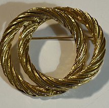 Pin unbranded Gold Tone Double Twisted Circles Heavy Brass 2.25 Inches Cleaned - £4.70 GBP