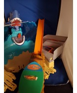 Hot Wheel City Shark Beach Battle Play Set  - $474.98 MXN