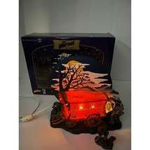 Department 56 The Wolf Man’s Curse #59304 — Lighted Universal Monster Di... - $1,564.45 MXN