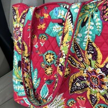 Vera Bradley Tote Bag, Rumba Summer 2017, Red with Colorful Flowers - $462.61 MXN