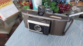 Vintage 1963 Polaroid Land Camera . - $100.00