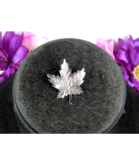 STERLING SILVER Vintage MAPLE LEAF PIN Small Detailed Brooch Shiny &amp; Mat... - $17.81