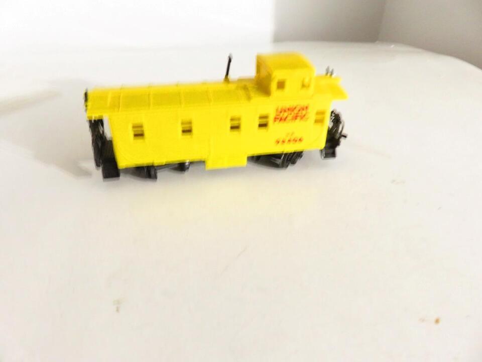 HO TRAINS- UNION PACIFIC CABOOSE- NEEDS COUPLER- GOOD- M4 - $2.53